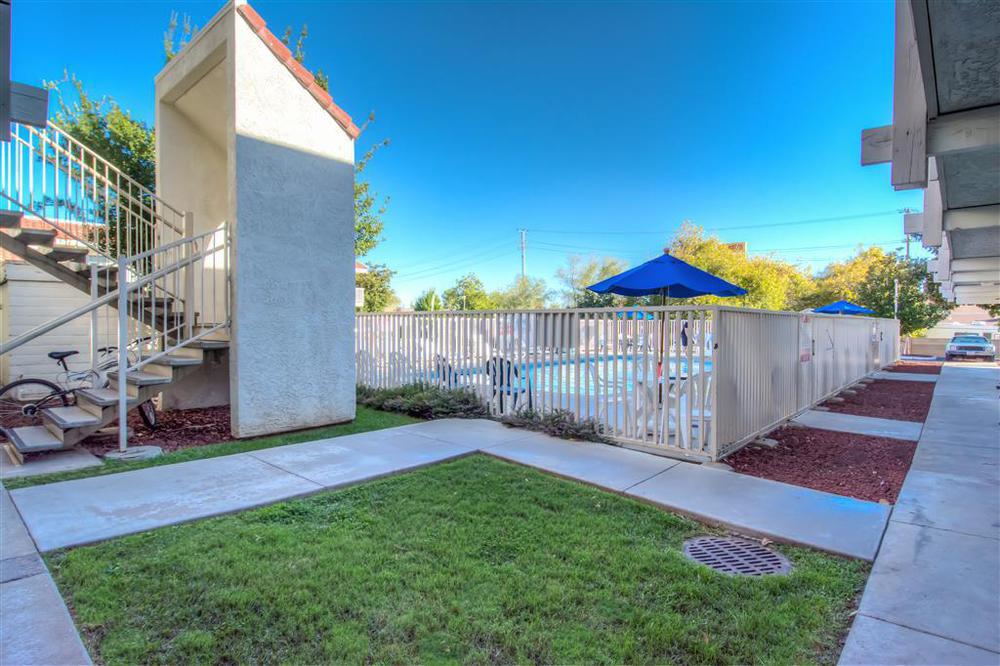 Motel 6-Redding, Ca - South מראה חיצוני תמונה