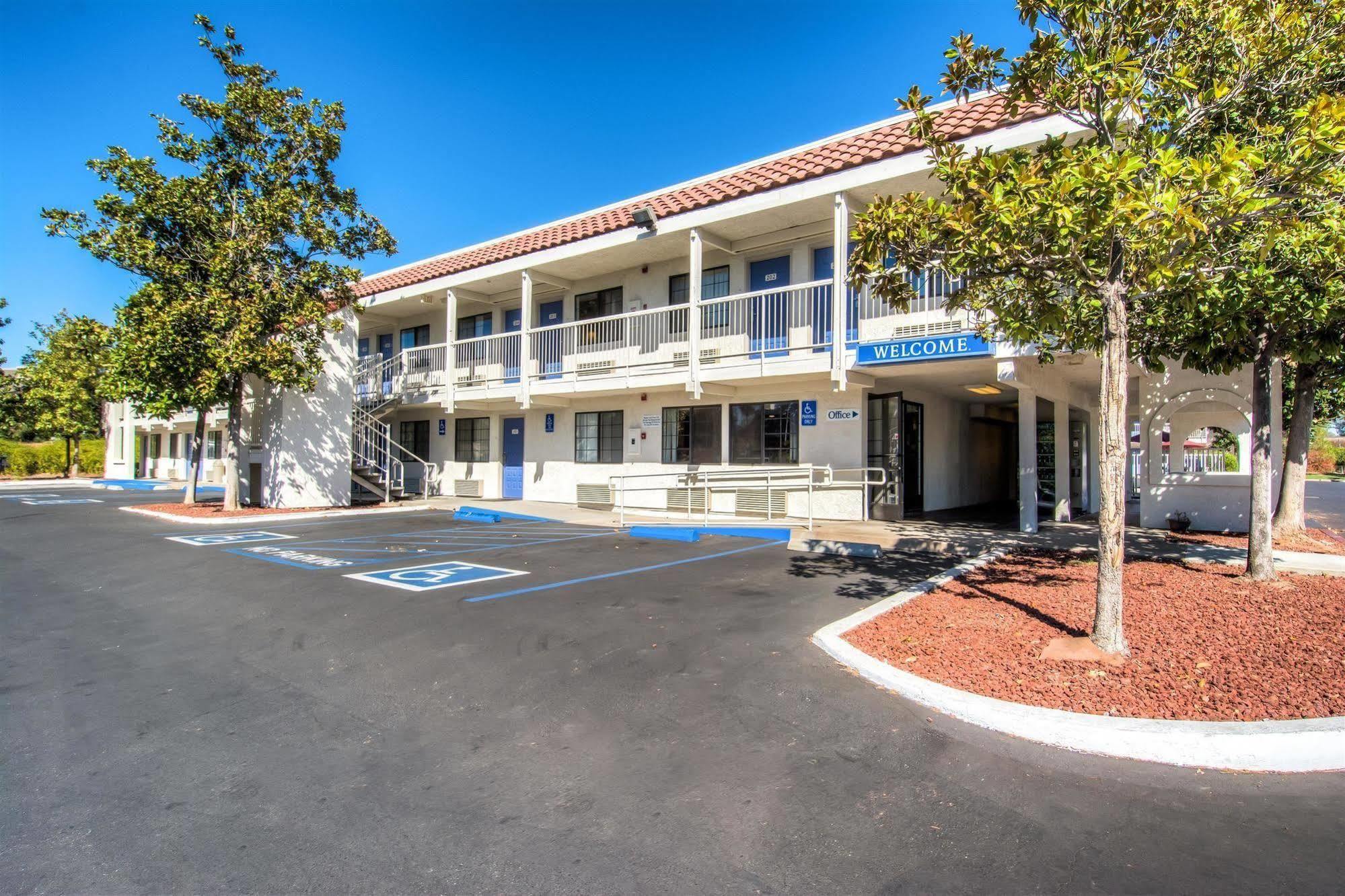 Motel 6-Redding, Ca - South מראה חיצוני תמונה