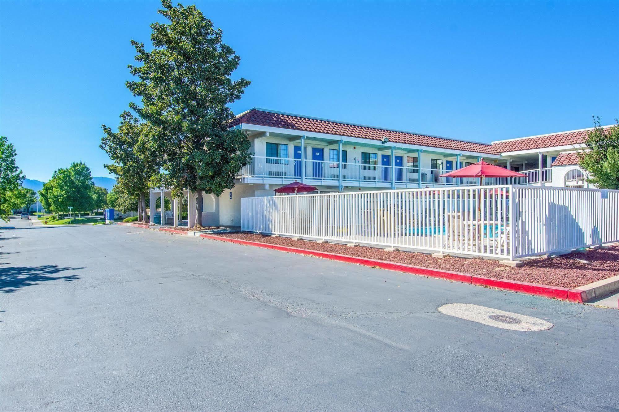 Motel 6-Redding, Ca - South מראה חיצוני תמונה