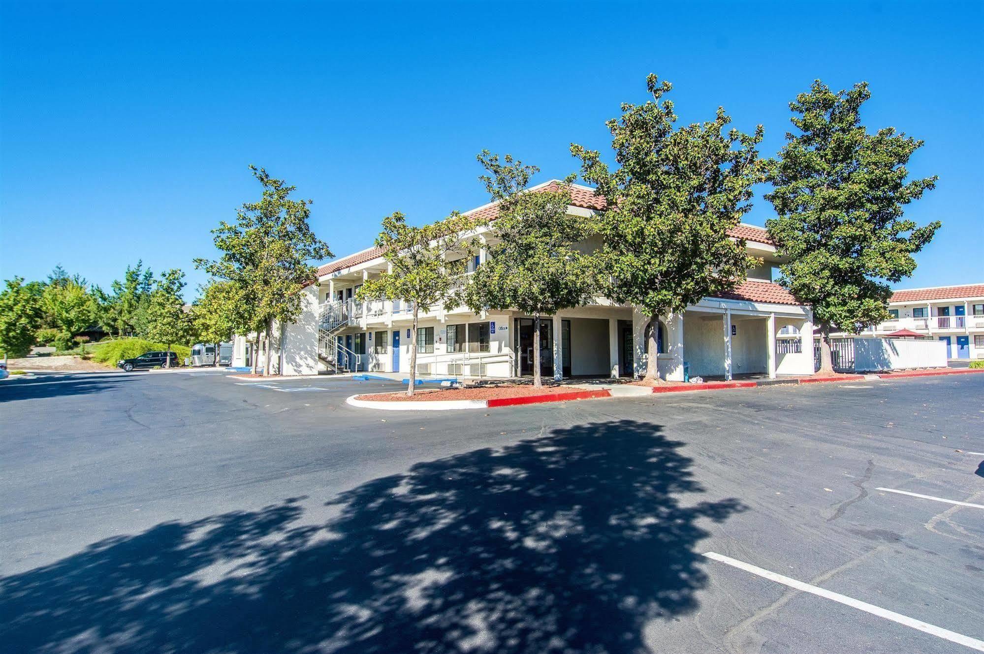 Motel 6-Redding, Ca - South מראה חיצוני תמונה