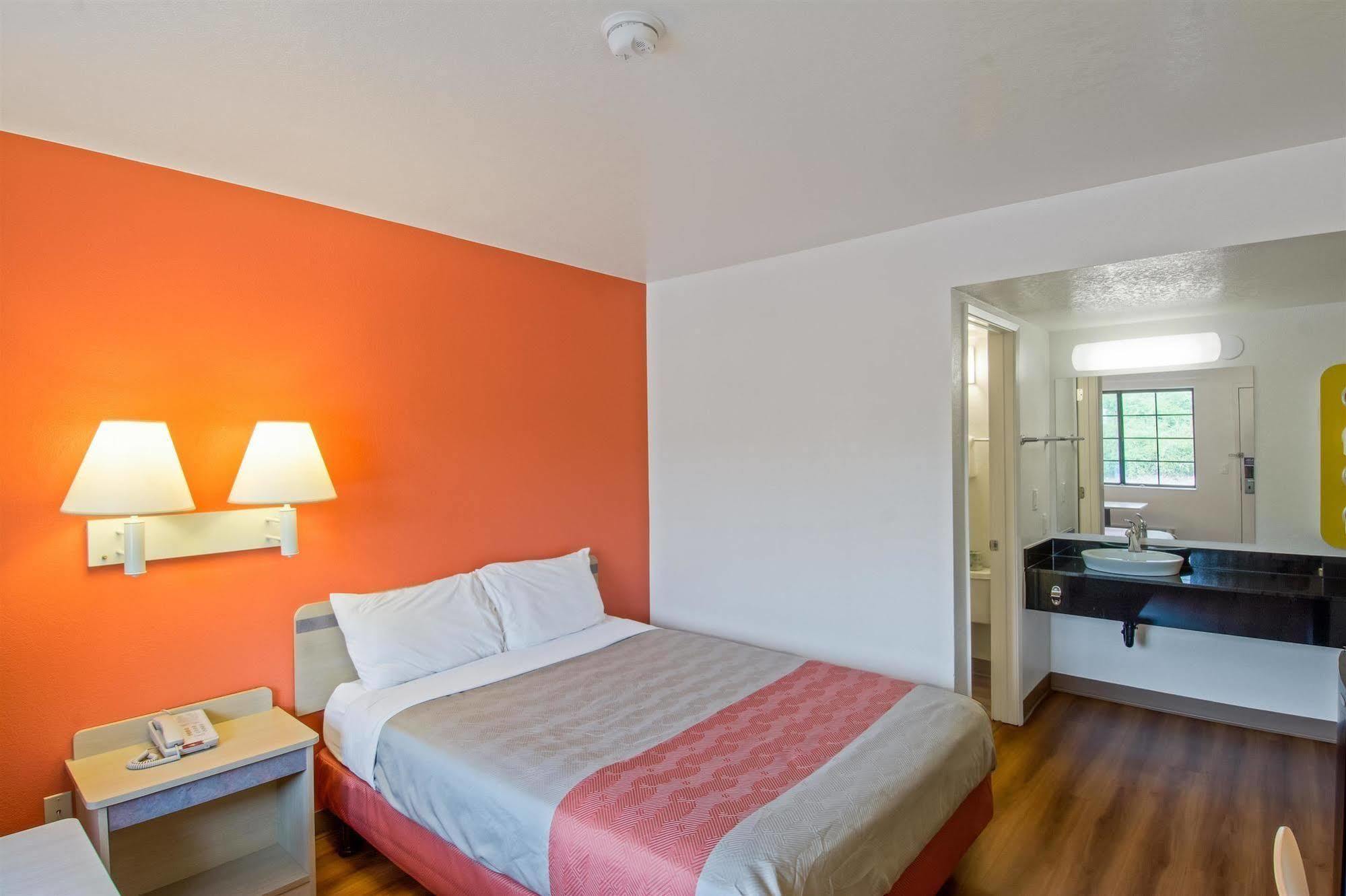 Motel 6-Redding, Ca - South מראה חיצוני תמונה
