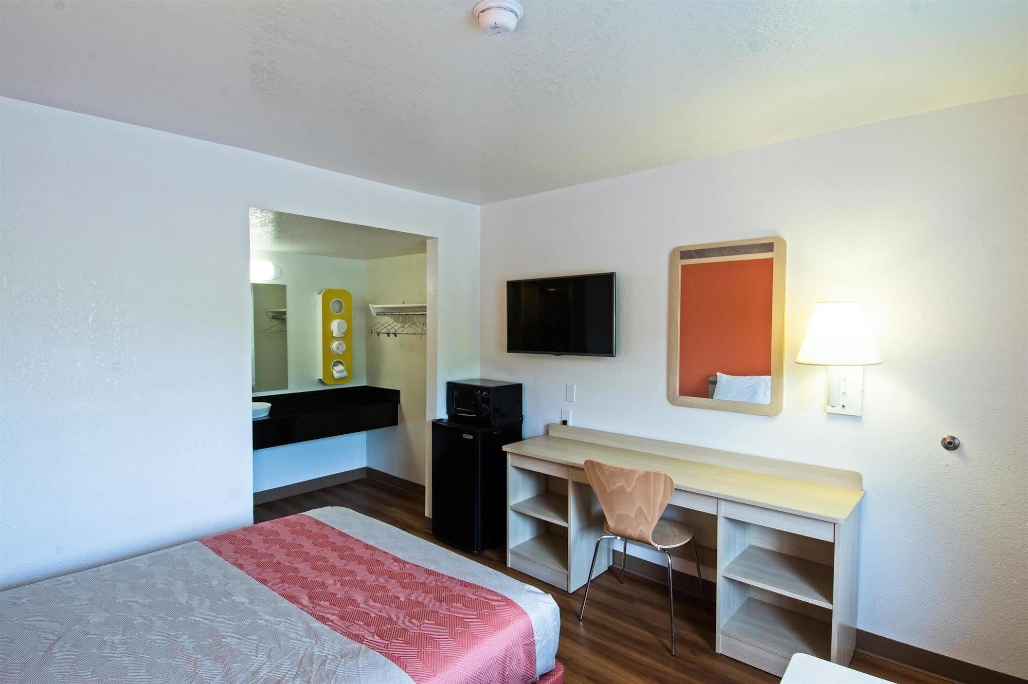 Motel 6-Redding, Ca - South מראה חיצוני תמונה