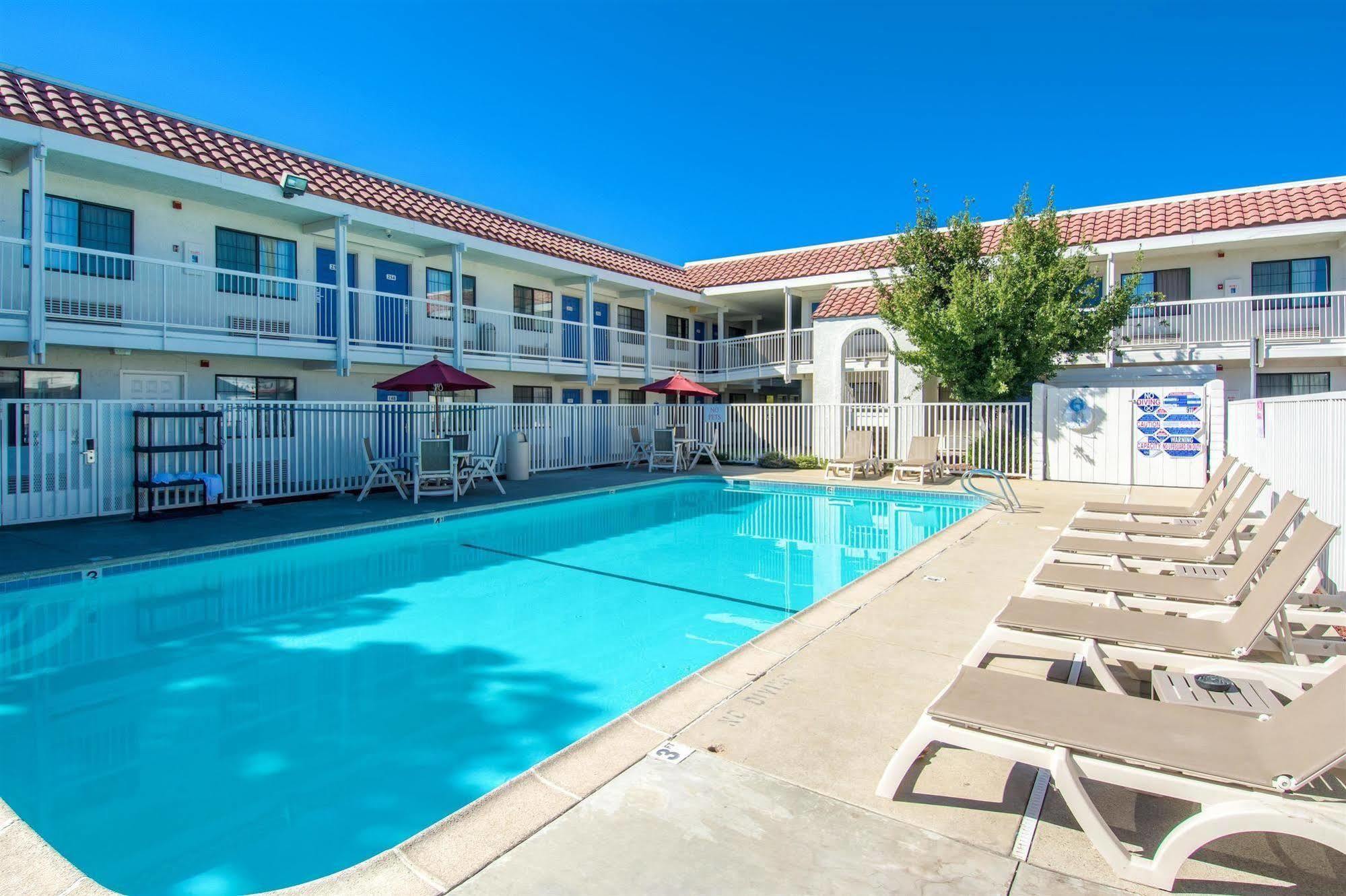 Motel 6-Redding, Ca - South מראה חיצוני תמונה