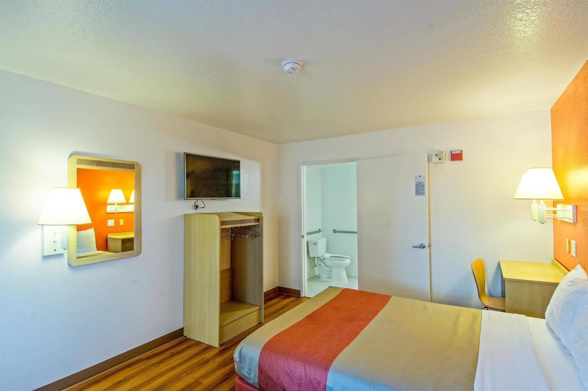 Motel 6-Redding, Ca - South מראה חיצוני תמונה