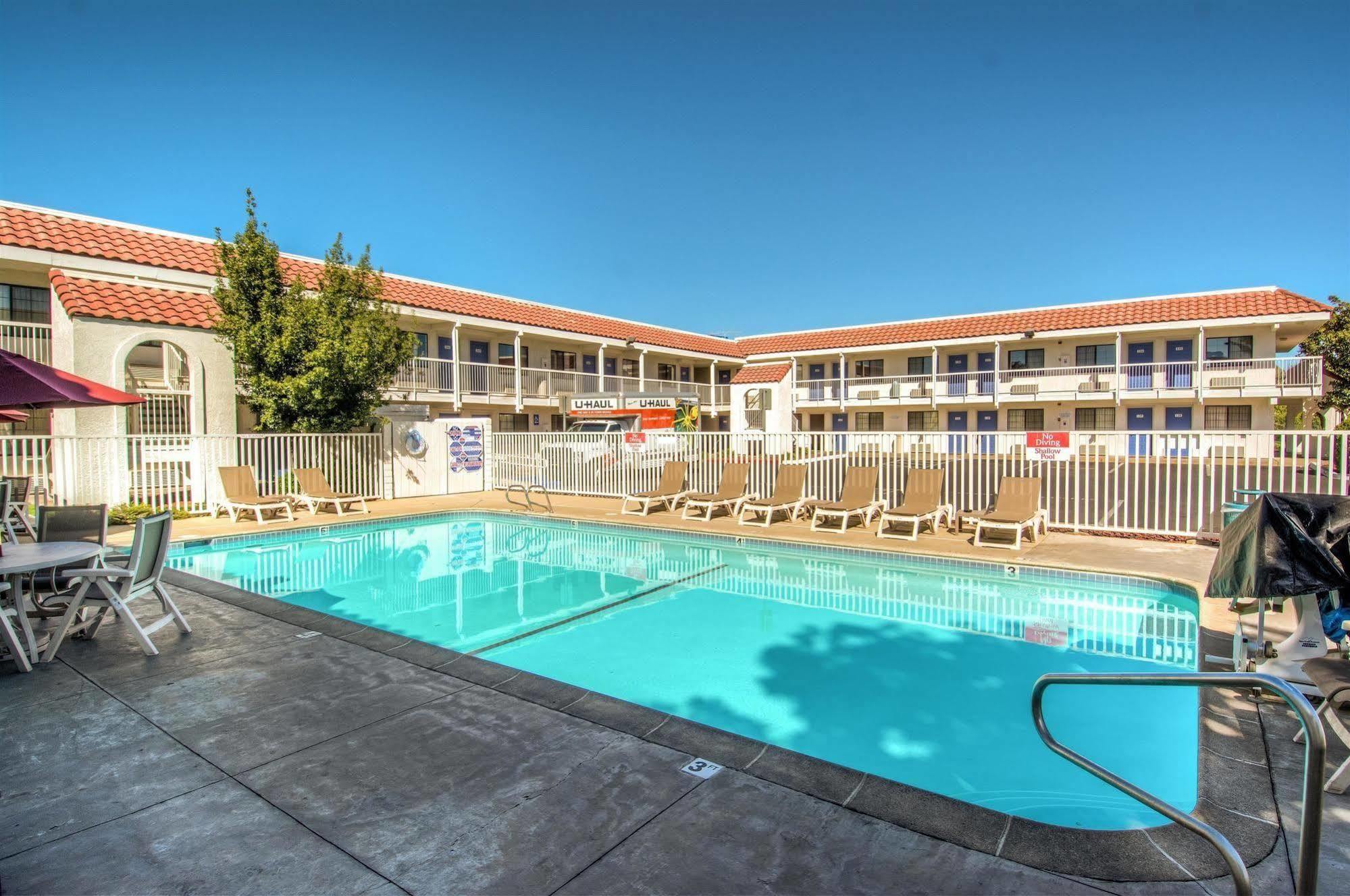 Motel 6-Redding, Ca - South מראה חיצוני תמונה