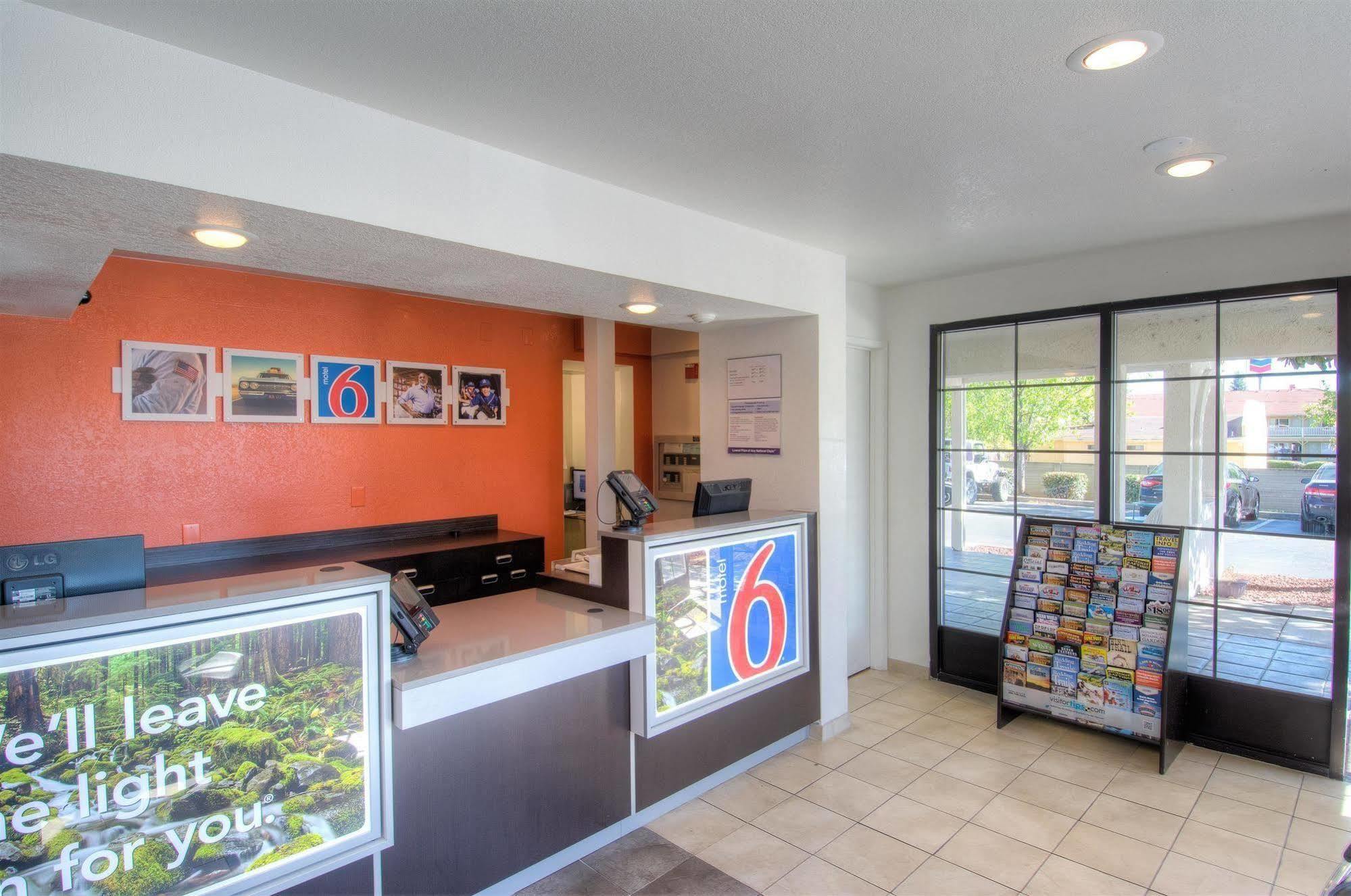 Motel 6-Redding, Ca - South מראה חיצוני תמונה