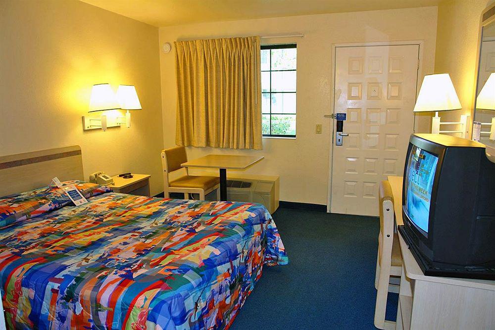 Motel 6-Redding, Ca - South מראה חיצוני תמונה